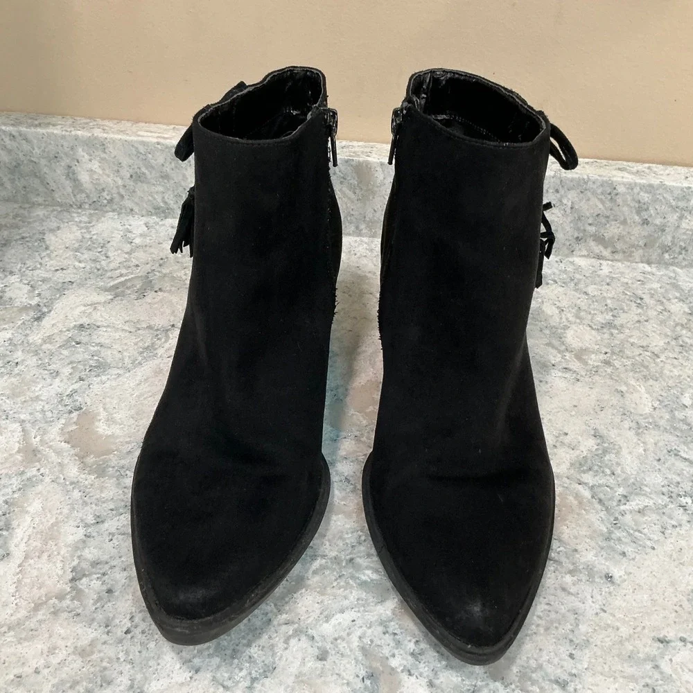 Betsey Johnson Ankle Boots Autumnn 9M Black Suede Tassel Block Heel Pointed Toe
